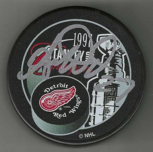 Aaron Ward Aláírt Detroit Red Wings 1997-Ben Stanley-Kupa Bajnokok Puck - Dedikált NHL Korong